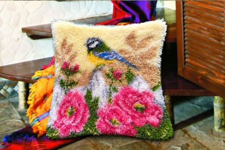 BZ0223 подушка &quot;Птицы и цветы&quot; набор в ковровой технике