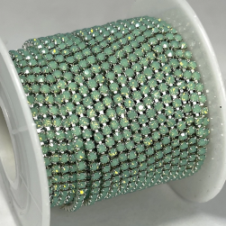 66 Green opal в серебряном цапе, стразовая цепочка 2,4 мм 1 м