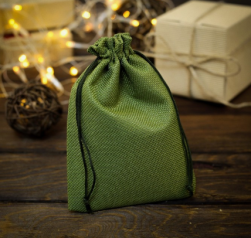 2909466 зелёный мешочек для подарков из холщи 13х18 см