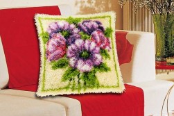 BZ0385 подушка &quot;Фиолетовые цветы&quot; набор в ковровой технике
