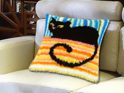 BZ0481 подушка &quot;Черный кот 2&quot; набор в ковровой технике