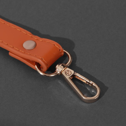7091640 Ручка для сумки из экокожи, с карабинами 125х1,8 см, цвет оранжевый