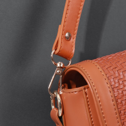 7091640 Ручка для сумки из экокожи, с карабинами 125х1,8 см, цвет оранжевый